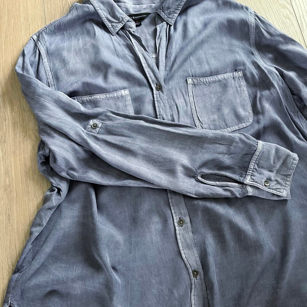 Rock & Republic Women’s Blue Twill Button Down Size XL - Picture 2 of 6